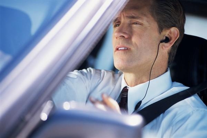 JAV vyriausybė planuoja automobiliuose blokuoti mobiliųjų telefonų veikimą