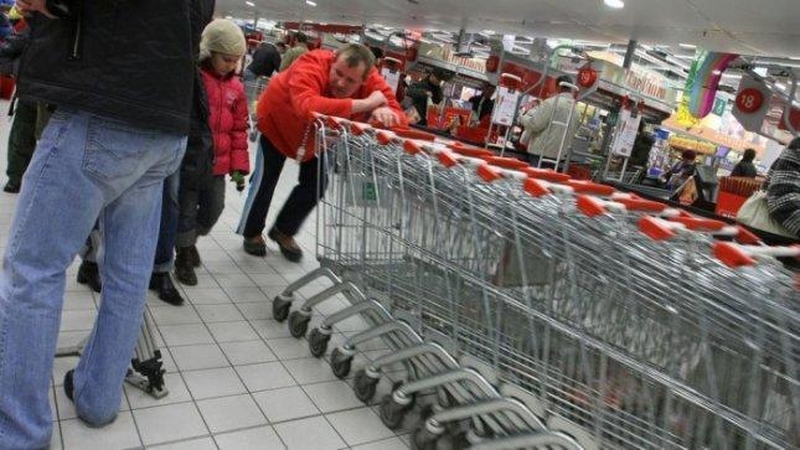 Atlyginimai nedidėja, bet lietuviai išlaidauja