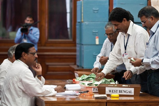 Indijos prezidentu išrinktas derybininkas veteranas P.Mukherjee
