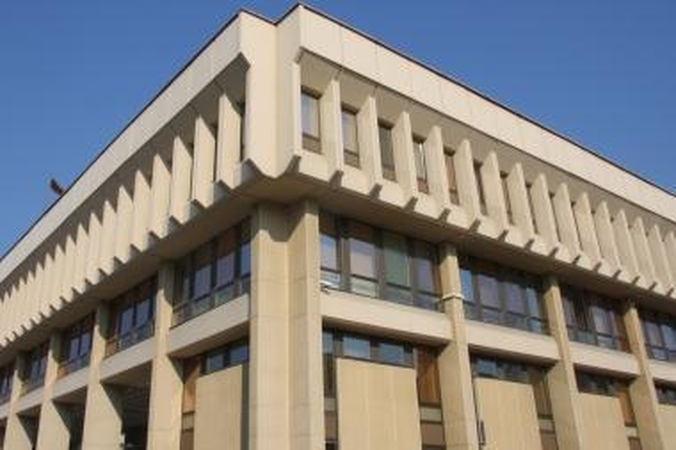 Seimas nori mažinti algas būsimiems parlamentarams