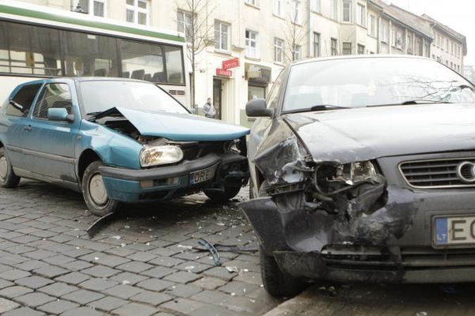 Klaipėdos senamiestyje – automobilių avarija
