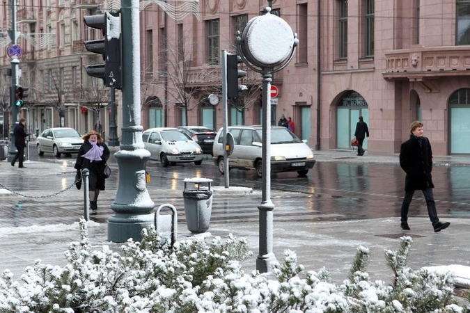 Vilniaus rajone snyguriuoja, šiauriniuose rajonuose - rūkas