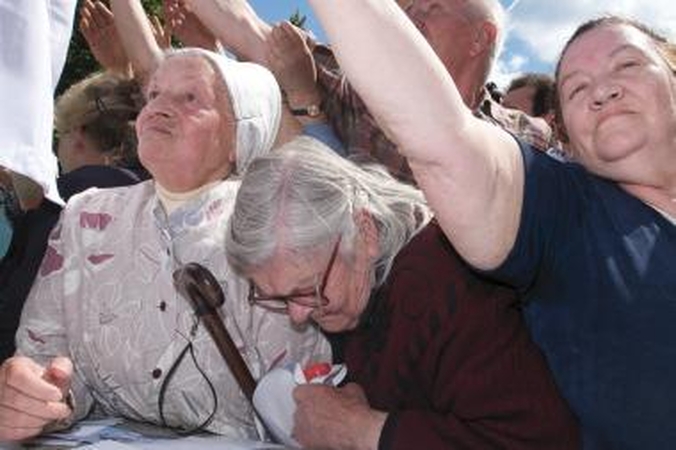 Įmokų mažinimas siutina pensijų fondų valdytojus 