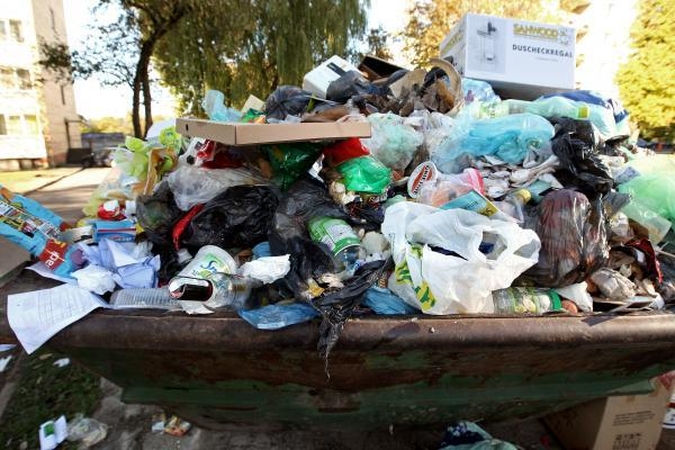 Niujorke nusižudyti mėginusio vyro gyvybę išgelbėjo šiukšlių krūva