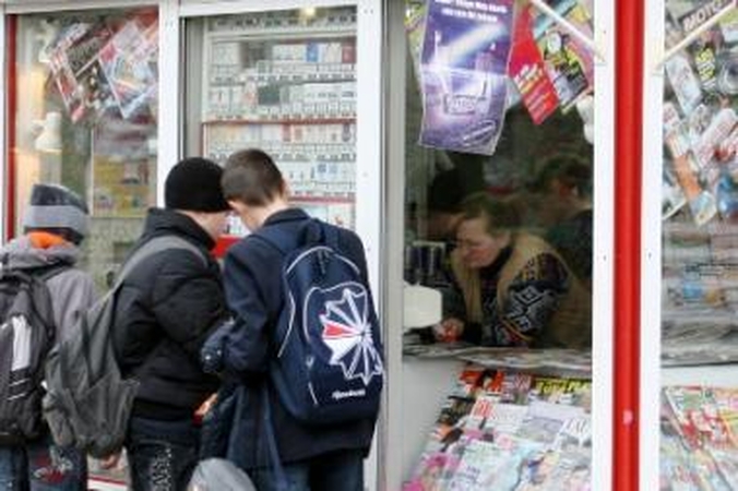 Spaudos kioskuose bus prekiaujama alkoholiu (papildyta)