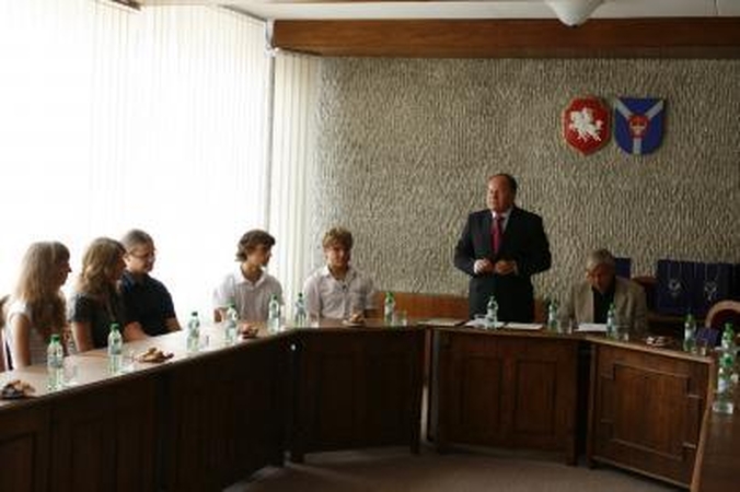 Šimtukininkai nutarė tapti gydytojais