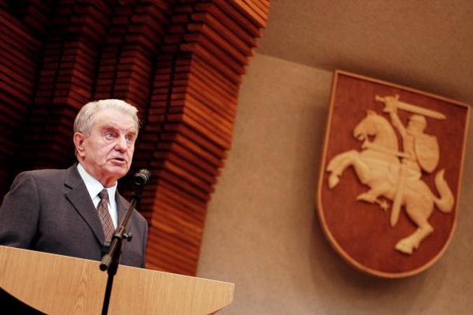 Ligoninėje beveik mėnesį gydomo J.Marcinkevičiaus būklė lieka sunki