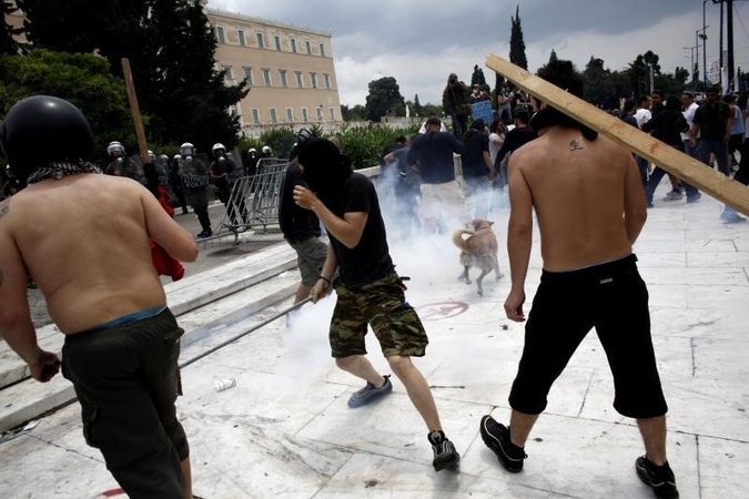 Atėnuose per protestus sužeisti septyni žmonės