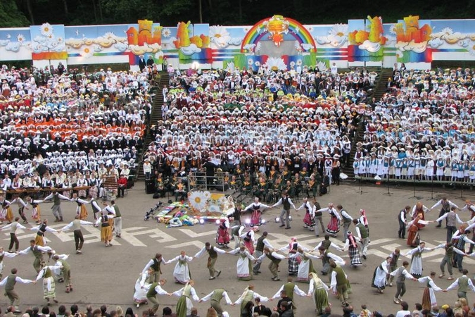 Moksleivių dainų šventė: ramunių pieva, angelai ir muzika