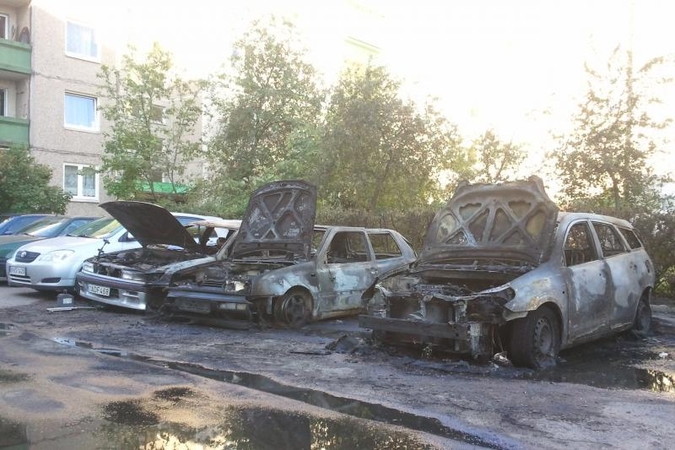 Kaune degė keturi automobiliai (papildyta)