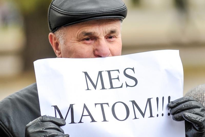 Mažėja neskelbiamų pirkimų dalis ministerijų viešuosiuose pirkimuose