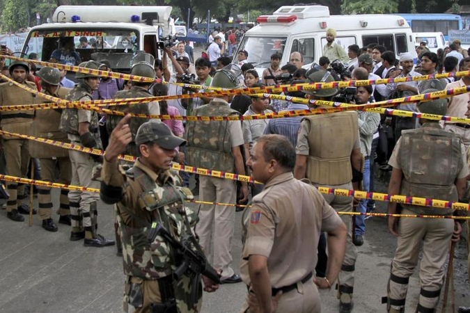Indijos sostinėje per sprogimą prie teismo rūmų 10 žmonių žuvo