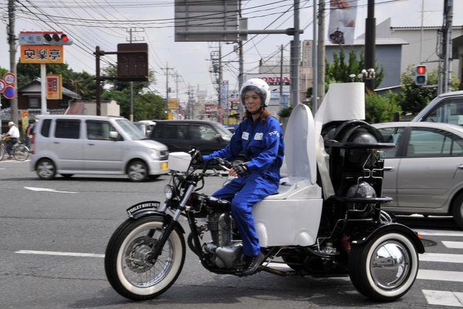 Japonijoje pristatytas „atliekomis varomas“ motociklas
