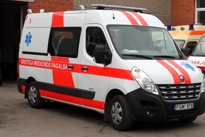 Palangoje stiklo šuke sužalotas jaunuolis