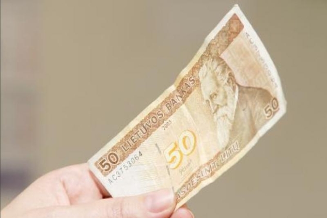 Latvis Neringos pareigūnams siūlė 290 litų kyšį 