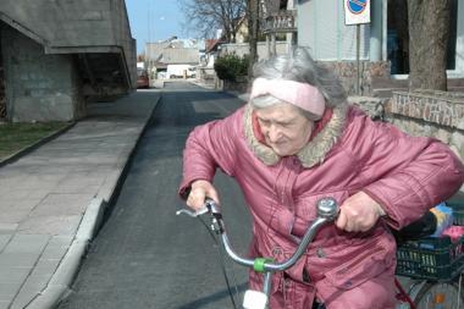 Pensininkus nori pakelti nuo valdiškų kėdžių