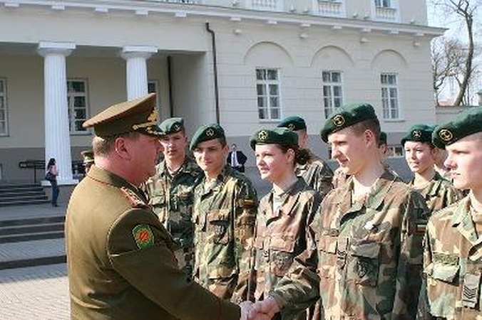 Konservatoriai siūlo peržiūrėti šalies gynybos politiką