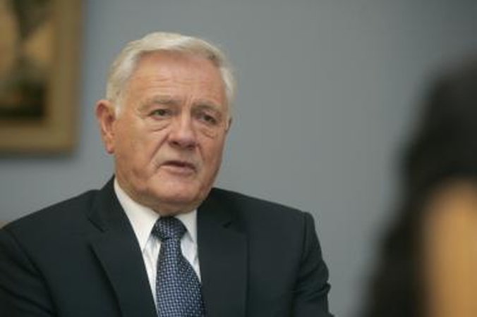Iš V.Adamkaus interviu ėmė V.Vykė-Freiberga