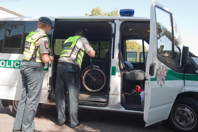 Klaipėdoje po automobilių ratais pakliuvo du dviratininkai