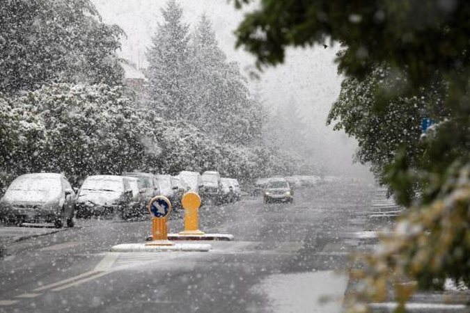 Į Lenkiją sugrįžusi žiema paliko tūkstančius namų be elektros