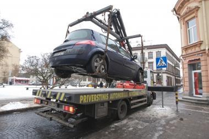 KT: nuvežtą automobilį galima atsiimti ir nesumokėjus baudos