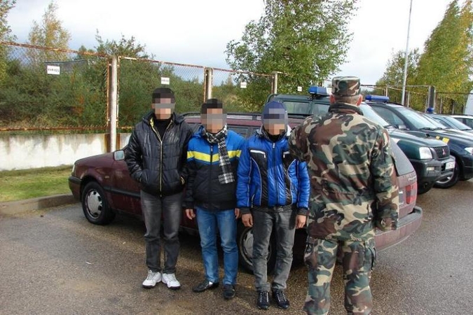 Du armėnai iš Lietuvos gabeno šešis vietnamiečius