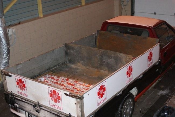 Cigarečių kontrabandininkai iš Lenkijos bandė apsimesti kunigais