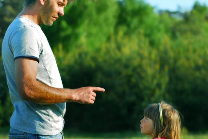 Vyriausybė: už vaikų nepriežiūrą tėvai galėtų būti siunčiami į kursus