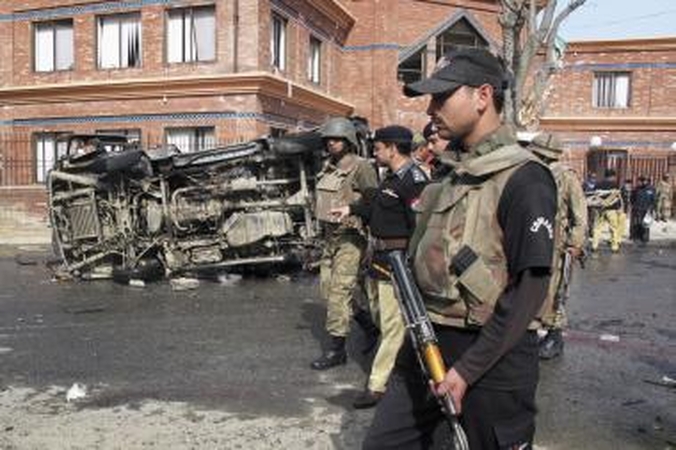 Pakistane prie ligoninės susisprogdinus mirtininkui žuvo keliolika žmonių