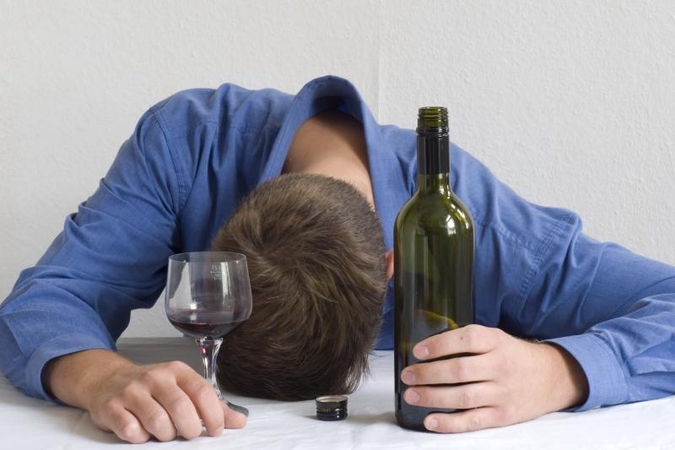 Vilniaus ir Ukmergės ligoninėse - alkoholiu apsinuodiję nepilnamečiai