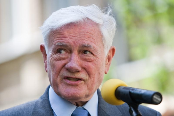 V.Adamkus prezidentavimo metu teigia patyręs šantažą