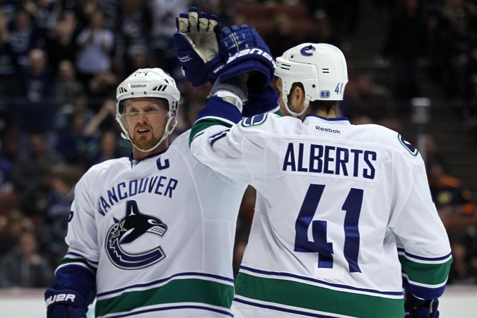 „Canucks“ pasivijo NHL pirmaujančius „Blackhawks“