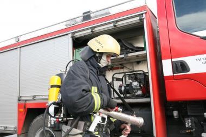 Traksėdžiuose liepsnojo automobilis