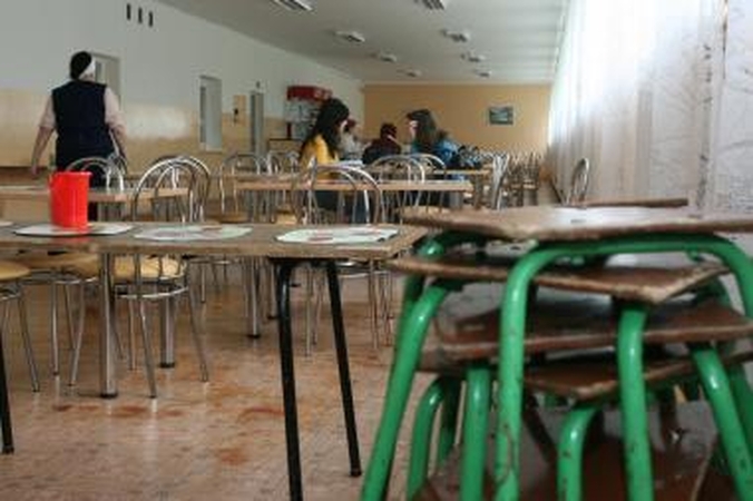 Vilniaus mokyklose norima uždrausti prekybą bulvių traškučiais, saldainiais
