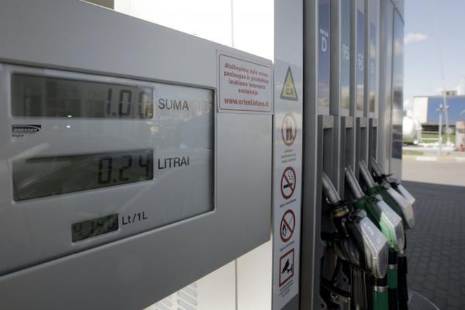 Litras benzino degalinėse kainuoja jau 4,25-4,27 Lt