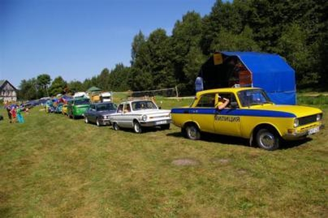 Trakuose - netradicinių automobilių suvažiavimas