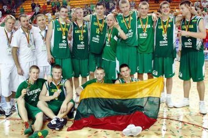 Traumuoto lyderio krūvį dalysis draugai