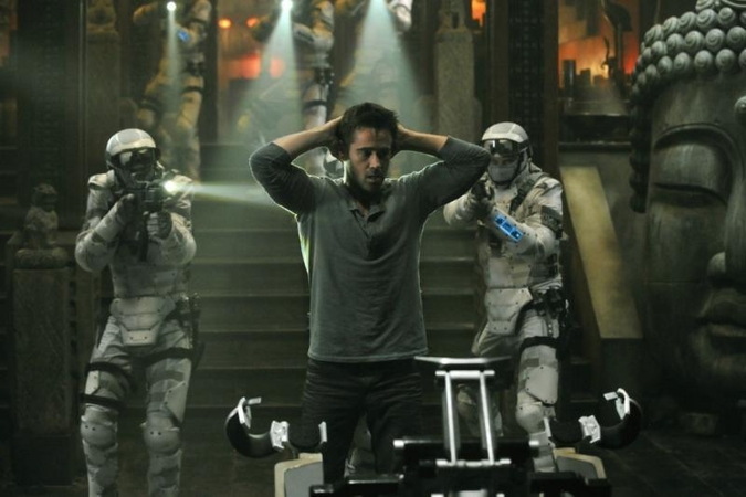 Naujajame filme „Viską prisiminti“ Colinas Farrellas virsta superkariu