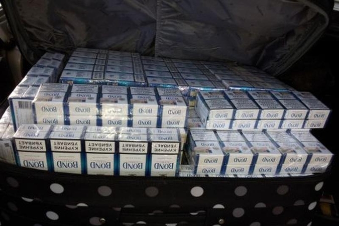 Kontrabandines cigaretes vežė taksi automobiliu