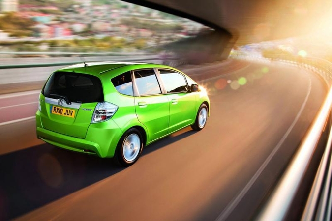Naujų automobilių pardavimai Lenkijoje rugpjūtį smuko 7,6 proc.