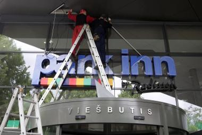 Viešbučio prekės ženkle įžvelgė gėjų vėliavos spalvas