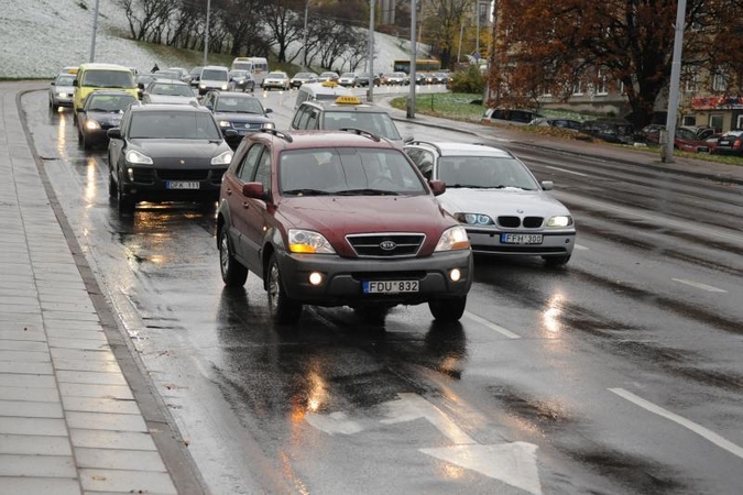 Lietuvos keliuose vietomis susidarė plikledis