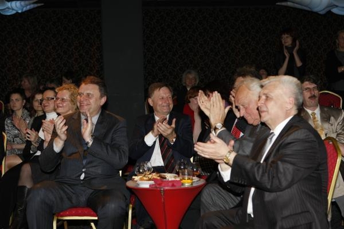 Politikai paskutinį Klaipėdos miesto tarybos posėdį baigė puota 