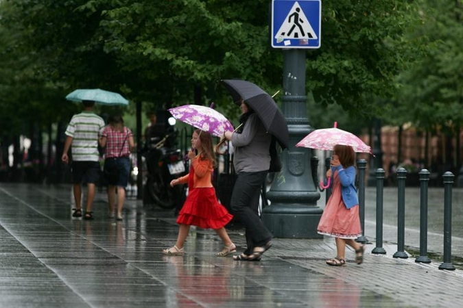 Prognozė: bus šilta, bet nepamirškite skėčio