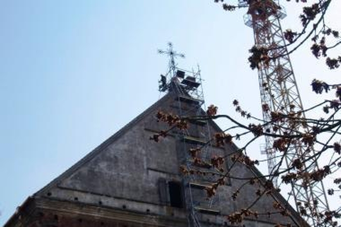Kauno Šv.Jurgio bažnyčia pasipuoš atnaujintais kryžiais