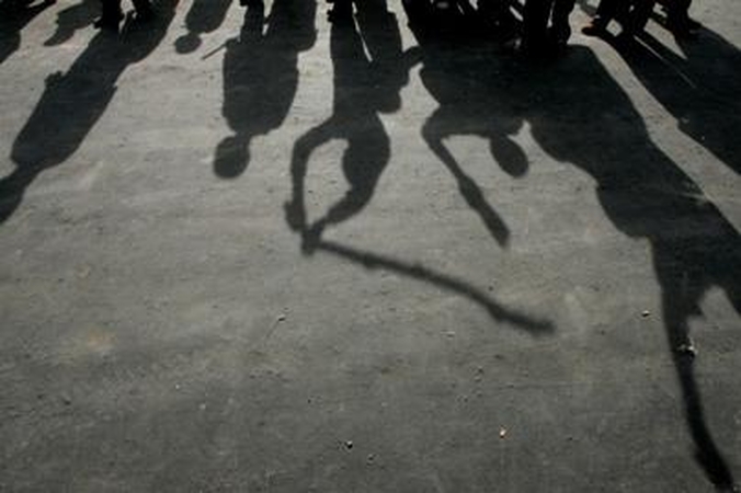 Kaune kaukėti užpuolikai nuniokojo automobilį 