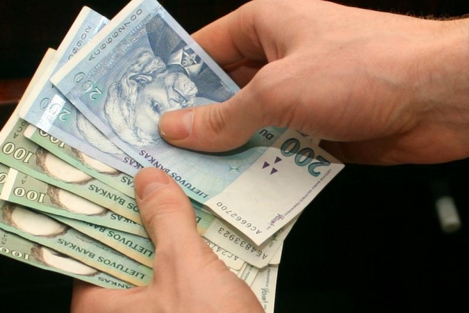 Davė pasirašyti už pristatytą pensiją, bet pinigų nepaliko