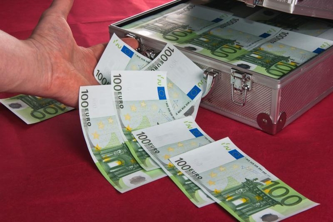 Čekijos lyderiai nori referendumo dėl euro įvedimo
