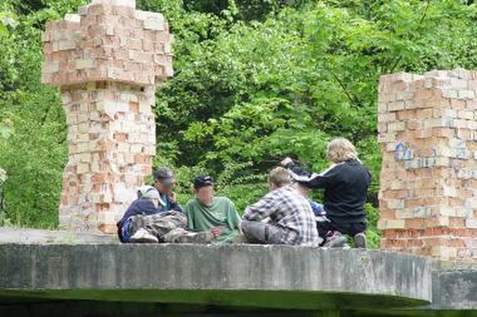Paaugliai nukentėjo nuo suaugusių ir bendraamžių