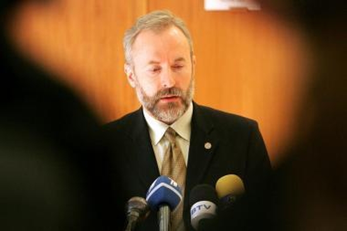 Valdantieji pripažįsta, kad koalicijos plėtra susiduria su problemomis